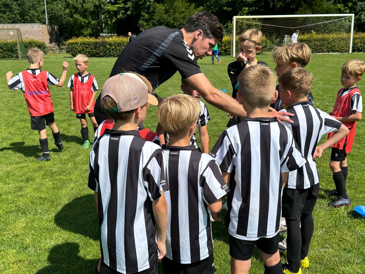 vvgemert's tweet photo. Komende zaterdag op sportpark Molenbroek: het jaarlijkse Jan van Zeeland jeugdtoernooi bij @vvgemert. Vierendertig teams van O7 tot en met O10 zetten hun beste beentjes voor. Kom de jongste jeugd aanmoedigen, je bent van harte welkom. 
https://t.co/L6MrG2ECQA https://t.co/LdnGWUv9ZG