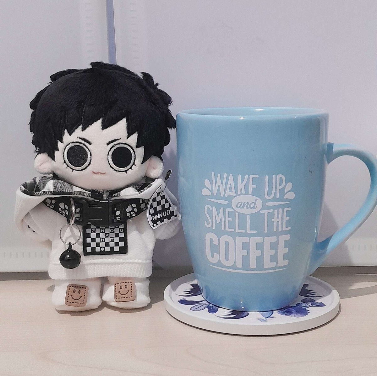 inoriverse's tweet photo. He's just a cup of coffee tall https://t.co/DzzPkJKyzj