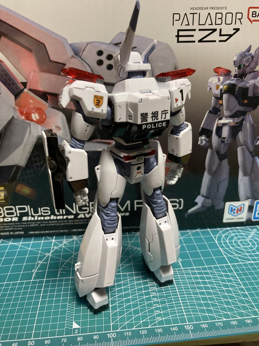 RARUtwit's tweet photo. RG 1/48 AV-98Plus イングラム・プラス 完成
初出のイメージではのっぺりしてRGっぽく無いなとの感想
グロスインジェクションでツルツルテカテカな装甲が高級感を出し、1/48はガンプラで例えるとMGサイズで存在感が強い
#パトレイバー https://t.co/ERl4nPj635