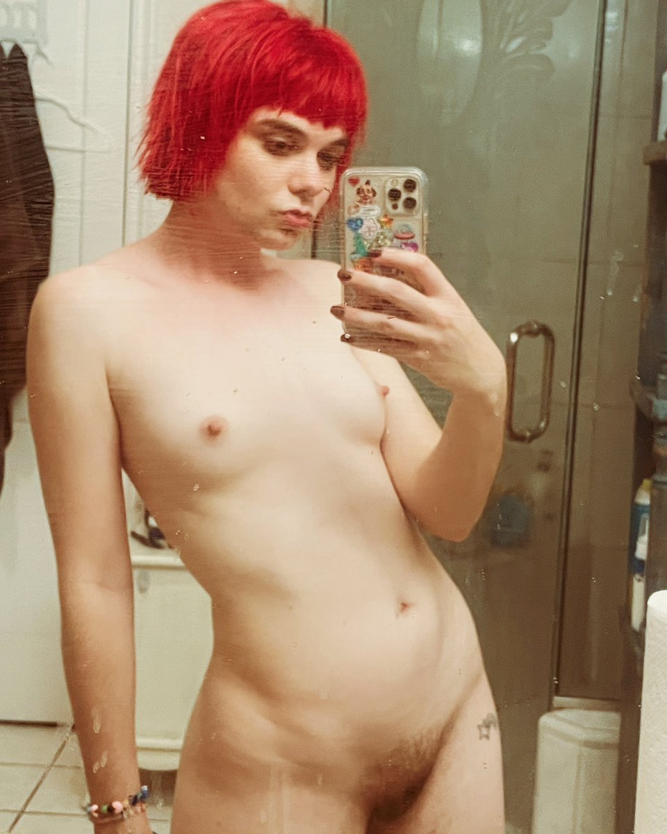 ph03nickz's tweet photo. just showered but would rather be sweaty and covered in cum https://t.co/Dr8Io0yhfq