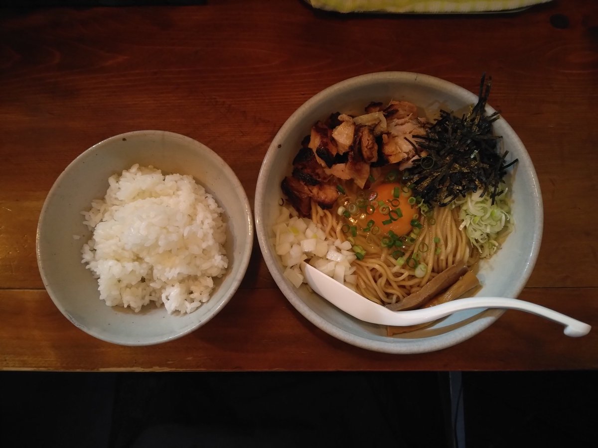 shot_do's tweet photo. 汁無しとは知らずに頼んでライスの扱いに困ったけど、美味しくいただきました。
目の前に
sebastes maculatus
sebastes capensis
と書かれたイラストが飾ってあって海の魚と遊びたい気持ちが抑えきれない。 https://t.co/19Fd1Flq8i