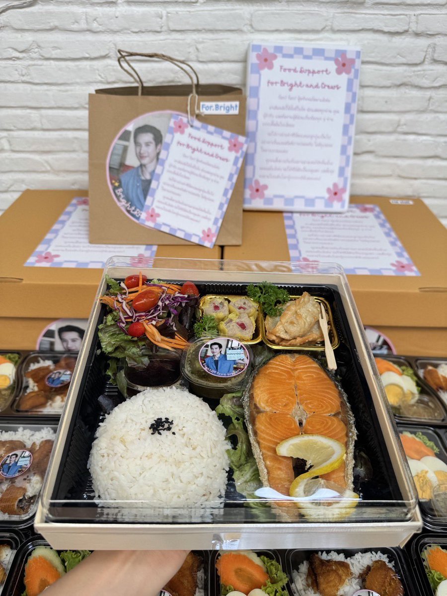 BrightrppOFC's tweet photo. #ปิ่นโตของไบร์ท จัดส่งถึงน้องแล้วนะคะ😋

[10062026]
- ข้าวแซลม่อนสเต็ก🐟
- สลัดอกไก่ไข่ต้ม🍳
- กรีกโยเกิตสตรอเบอรี่บิสคอฟ 🍓
- อเมริกาโน่ + น้ำส้ม🥤
- ข้าวปลาแกะ + ไข่ต้ม🥚
- ไอศครีมไผ่ทอง🍨

✨Special Thanks🙇🏻‍♀️
@cheeryup  

HONGSEN KLOOKFOON Q6
#LoversAndGangsters 
#brightrpp https://t.co/WpSUO9XClZ
