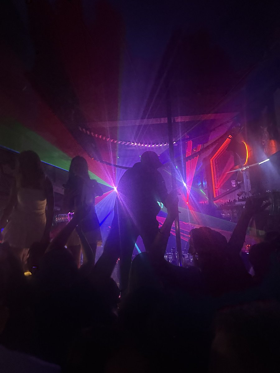 minhocals's tweet photo. if u wanna get your steps in then just go clubbing 😂 https://t.co/lN9QPFiRkB