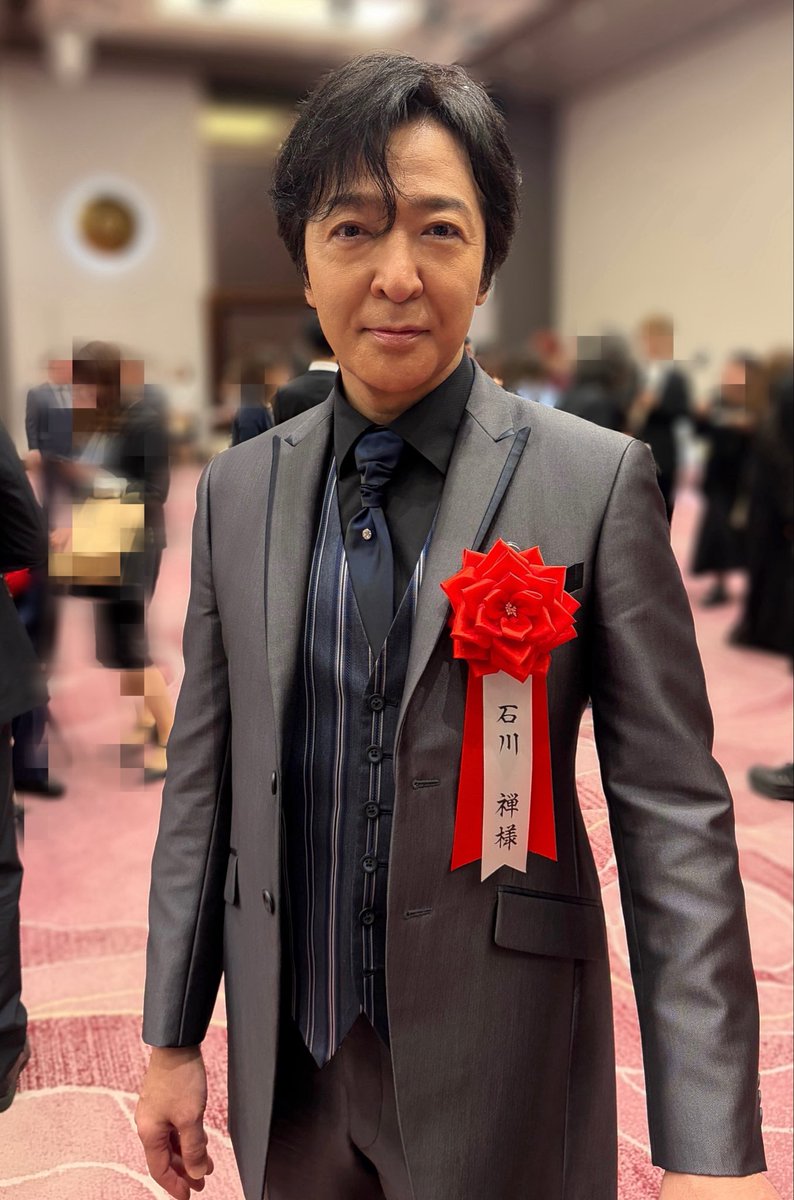 zenishikawa's tweet photo. 本日、
第51回菊田一夫演劇賞授賞式。
賞状と楯を賜りました。
受賞対象4作品に関わった全ての皆様、
そして客席から長年に渡り辛抱強く応援して下さったお客様にお力添えを頂きましたこと、心よりお礼を申し上げます。ありがとうございました。石川禅
（祝賀パーティでの1枚です✨） https://t.co/1e9EHFGIho