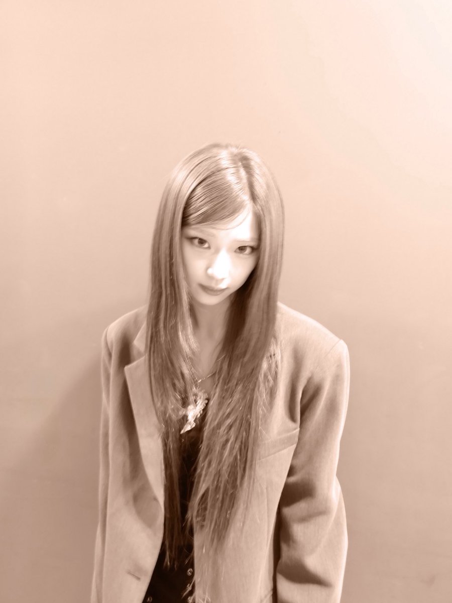 picbaemon's tweet photo. RUKA WEVERSE UPDATE https://t.co/hnpVfT3sOf