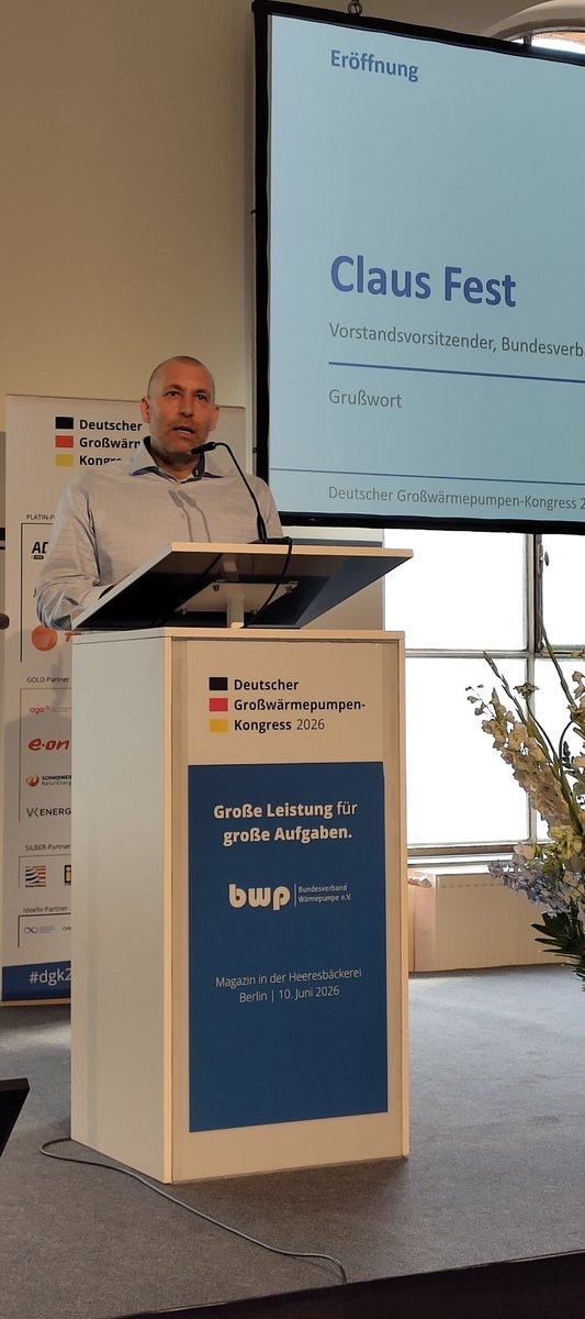 yeamansven's tweet photo. Heute findet in Berlin der Deutsche #Großwärmepumpen Kongress 2026 des #BWP statt. Über 350 Teilnehmer informieren sich über die technischen Möglichkeiten: 150 MW Leistung und 300°C Temperaturen sind möglich. Wenn der Strompreis jetzt noch gesenkt wird... https://t.co/b6MRaBvDCE