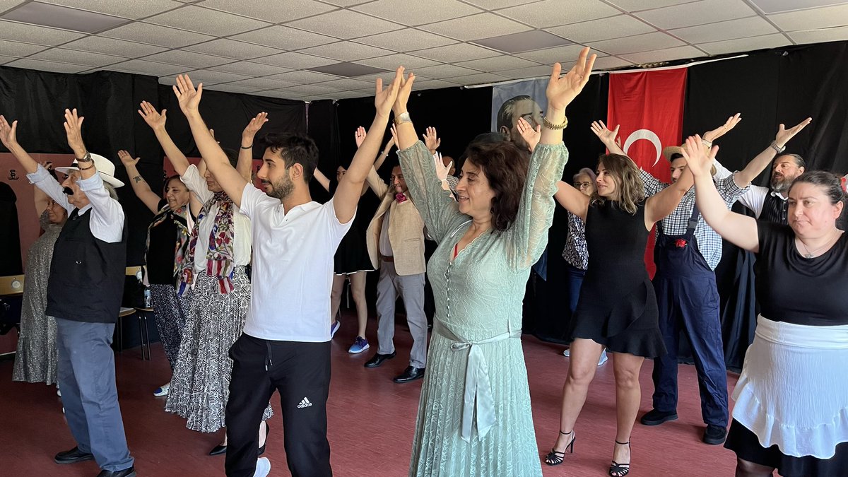 SisliHem's tweet photo. Yıl sonu Etkinlikleri kapsamında , Merkezimiz Tiyatro Topluluğu tarafından hazırlanan “Lüküs Hayat” tiyatrosu bu akşam sahnelenecektir. Davetlisiniz…

@Yusuf__Tekin @cengizmete 
@MucahitYentur @SisliKaymakam @IstmemHBO @izekier53 @mem_ozturk @sevgiyucell https://t.co/EXCAs34Gim