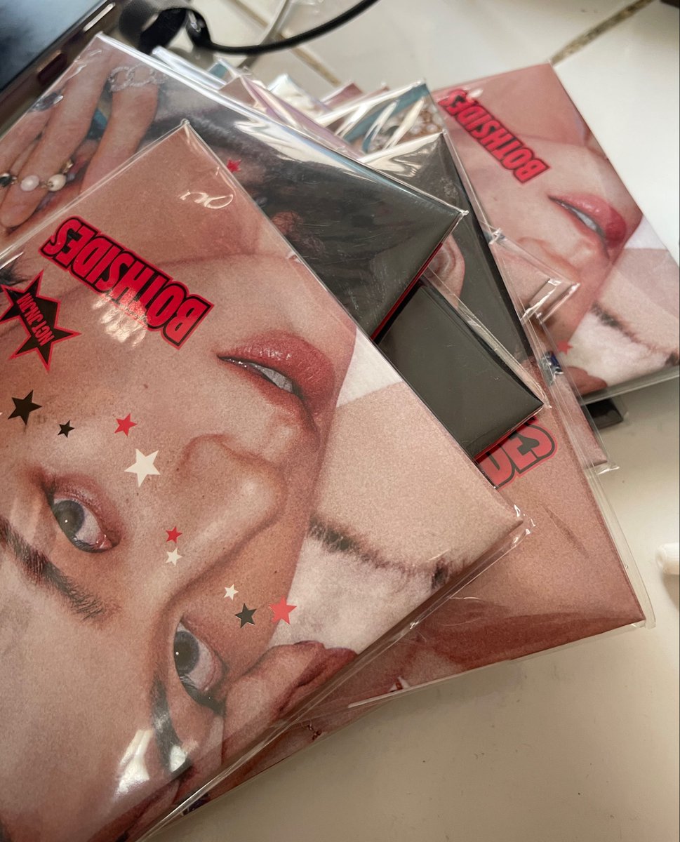 peiasthree's tweet photo. 🎀 𝐅𝐀𝐒𝐓 𝐆𝐈𝐕𝐄𝐀𝐖𝐀𝐘 🎀
 2 WINNERS ONLY ✨

🎁 Prize: • Album only Bothsides  poster

How to join? 🫧 Follow 🫧 RT 🫧 Reply "DONE" 🫧 No hate towards any member

Winners will be chosen randomly 💗 Good luck everyone! 🍀 https://t.co/qkyWeVo8ip