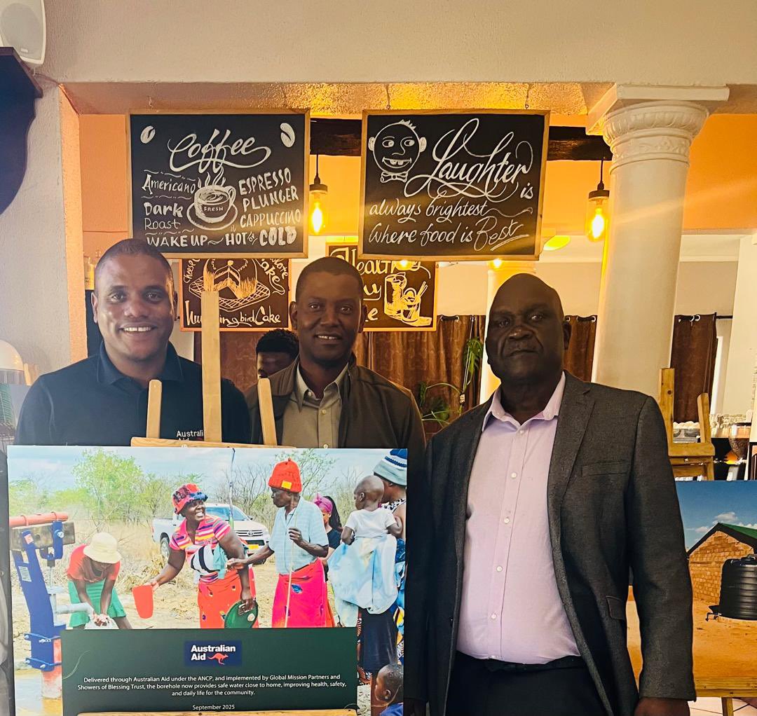 AusEmbZim's tweet photo. Did you know over 1 million 🇦🇺are abroad, building 🌎connections in science, culture, business and trade?

🙏 to our #Aussie mates at Indaba Book Café☕ for bringing a taste of 🇦🇺 to #Bulawayo 🇿🇼and supporting us to host an incredible #AustralianAid #ANCP exhibition! https://t.co/E4m53qy620