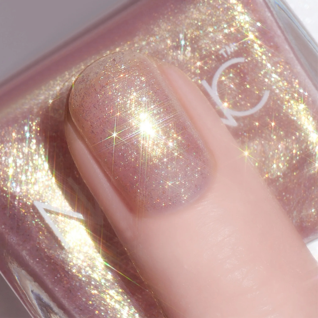 nailsincjp's tweet photo. 本日発売スタート🌈

夕暮れに美しく空を染めるマジックアワーの
光と色で指先を彩るシマーカラーコレクション
“SUNDOWN SHIMMER ”3色日本限定発売。
どこまでも続く空のように透き通る透明感と
心をぎゅっと掴まれる幻想的な煌めきで
エモーショナルに指先を染めるシマーカラー。 https://t.co/hEFqXrO3KS