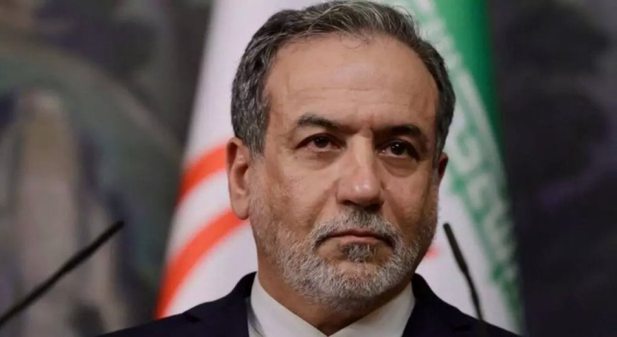 Adrik_Inc's tweet photo. 🚨 أدرك المفارقات | 🇮🇷 وزير الخارجية الإيراني عباس عراقجي يقول إن القوات الأجنبية القريبة من إيران معرضة للخطر، وإن الحل الأفضل هو:

🗣️ “رحيلهم.”

👀 تصريح يثير الاستغراب، خصوصًا عندما يصدر من مسؤول في دولة تتهمها دول الخليج منذ سنوات بالوقوف خلف:

🚀 الهجمات الصاروخية،
🛩️ المسيّرات،
⚓ تهديد الملاحة،
🔥 زعزعة الاستقرار الإقليمي.

📊 بالنسبة لكثير من الخليجيين، تبدو المشكلة معكوسة في هذا الطرح.

فالقوات الأجنبية لم تأتِ إلى الخليج بسبب الهدوء…

بل جاءت أصلًا بسبب:
⚠️ التهديدات الأمنية،
🚀 الصواريخ،
⚔️ التوترات التي تعيشها المنطقة.

📌 لذلك عندما يقول مسؤول إيراني:

🗣️ “ارحلوا لتزول المخاطر،”

فإن السؤال الطبيعي يصبح:

🤔 وهل كانت هذه المخاطر موجودة بسبب وجودهم… أم أن وجودهم جاء بسبب هذه المخاطر؟

📌 والأكثر غرابة أن التصريح يأتي في وقت تتعرض فيه دول الخليج لهجمات وتهديدات مباشرة، بينما يُطلب منها في الوقت نفسه التخلي عن أدوات الردع والحماية.

👀 من الصعب إقناع جيرانك بأن الخطر سيختفي بمجرد مغادرة الحراس…

خصوصًا عندما تكون الشكوى الأساسية من صاحب التهديد نفسه. 🇰🇼🇸🇦🇦🇪🇧🇭🇶🇦