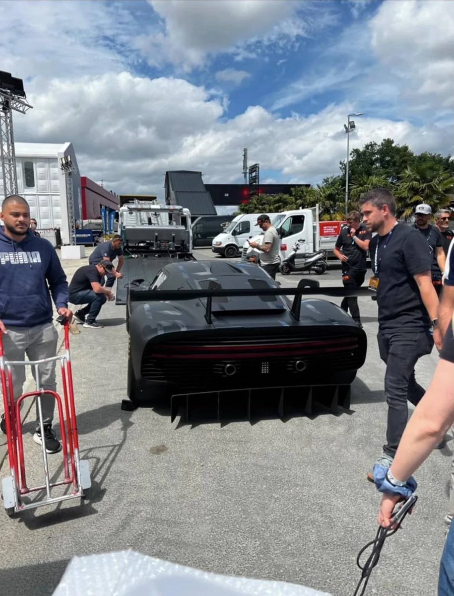Danny10_DotCom's tweet photo. @VincentJBruins Here's a photo of the rear of the car https://t.co/YVW94qgpkn
