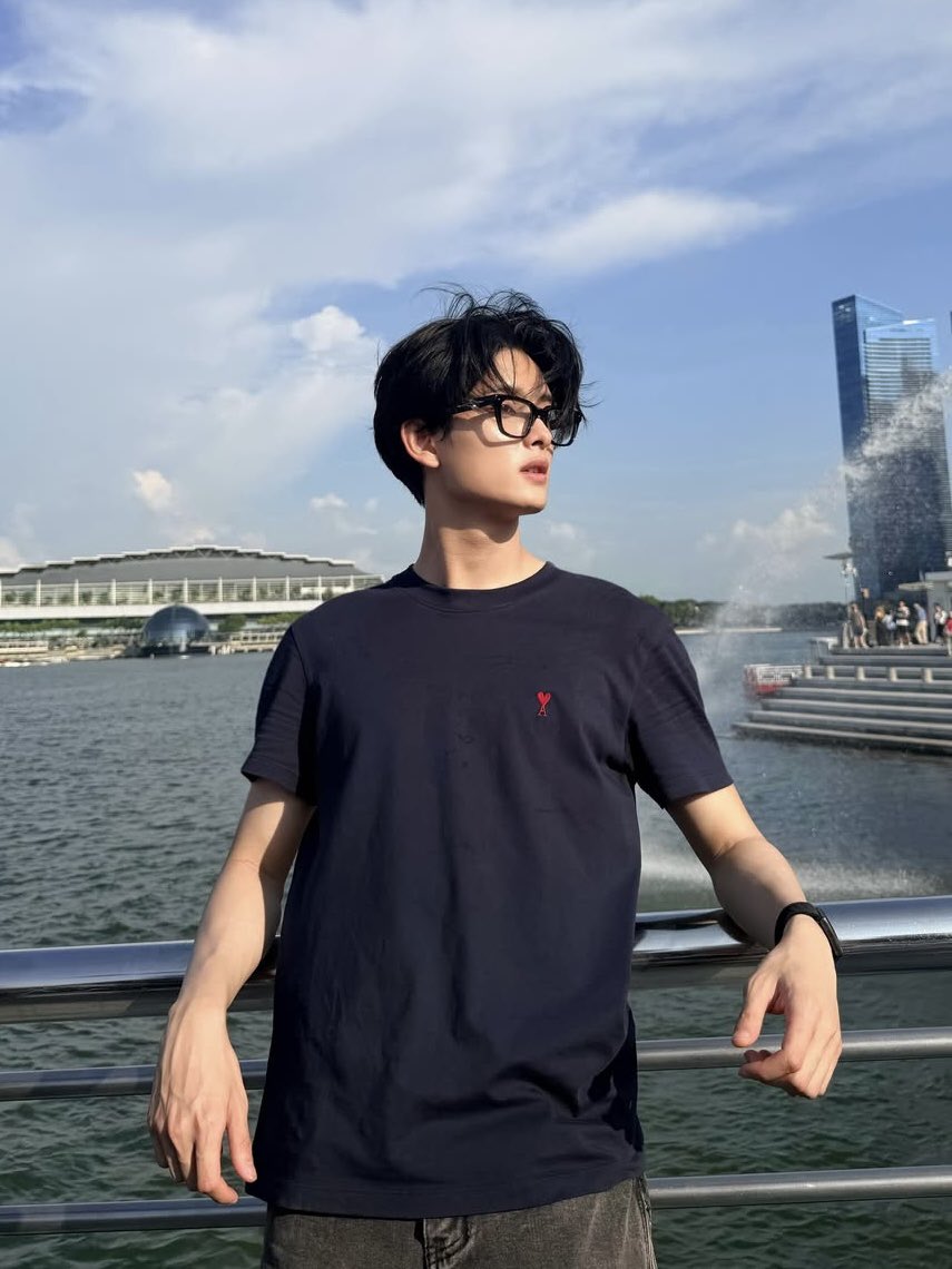 goodbyemy_b's tweet photo. เกิด แก่ รักฮ้อตเนิร์ด ตาย https://t.co/ofntrUm7ux