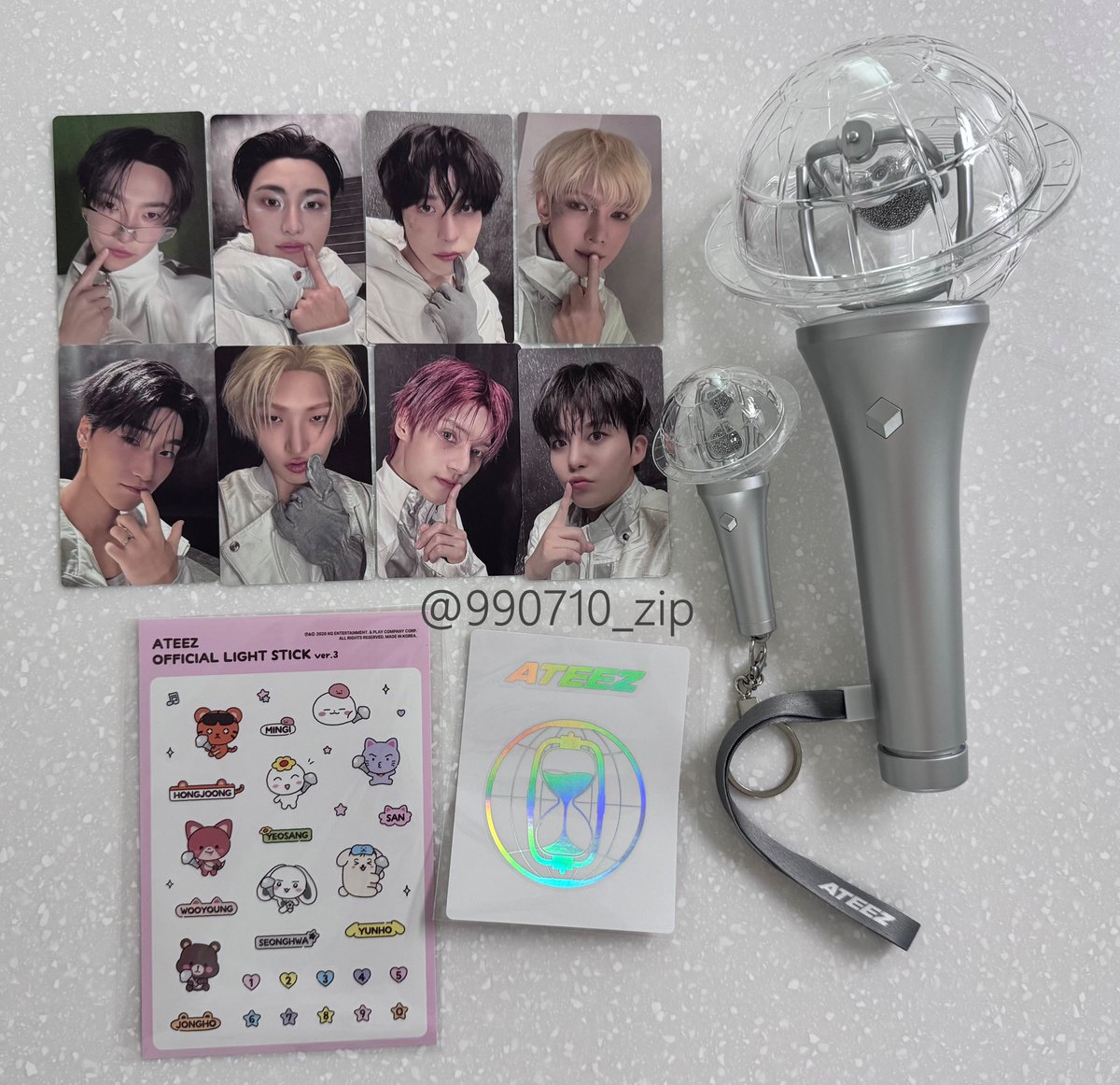 ateez_ot888's tweet photo. ATEEZ🪄 OFFICIAL LIGHT STICK Ver.3
• Photocard Set
• Sticker Set

Ver.3のLIGHTINY KEYRINGがめっちゃ可愛い😻✨
🫶P2 cr twt/990710_zip https://t.co/v63J5kEI3Y