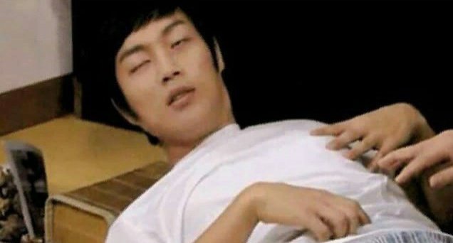 amos_dulex's tweet photo. Closing your eyes for 'just another 2 minutes' after your alarm goes off and waking up 25 years later married with 3 kids and a dog https://t.co/LhtMzqydjq