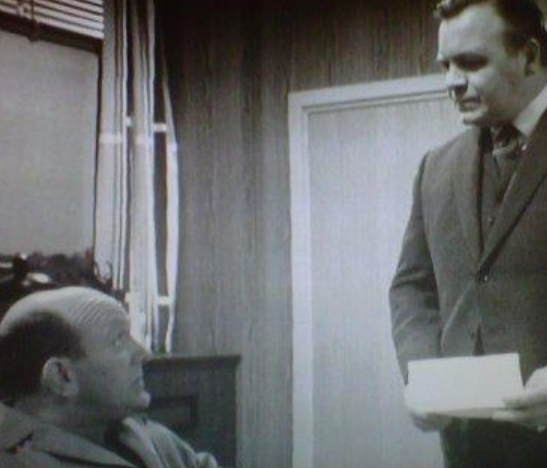 Wyfan2's tweet photo. #MeredithEdwards, memorable in THE PLANE MAKERS (1964) as Greening, the security man who defeats John Wilder (#PatrickWymark) and ends the career of a long-running character 'It's A Free Country - Isn't It?" https://t.co/SE2v7fwNEg https://t.co/0sP3qUnvNU