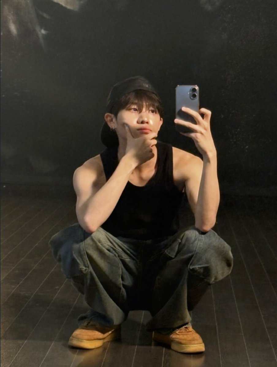 nkzpopbase's tweet photo. Jo Minjae stuns in recent mirror selcas! 

(more photos in thread) https://t.co/PFZvqufAlj
