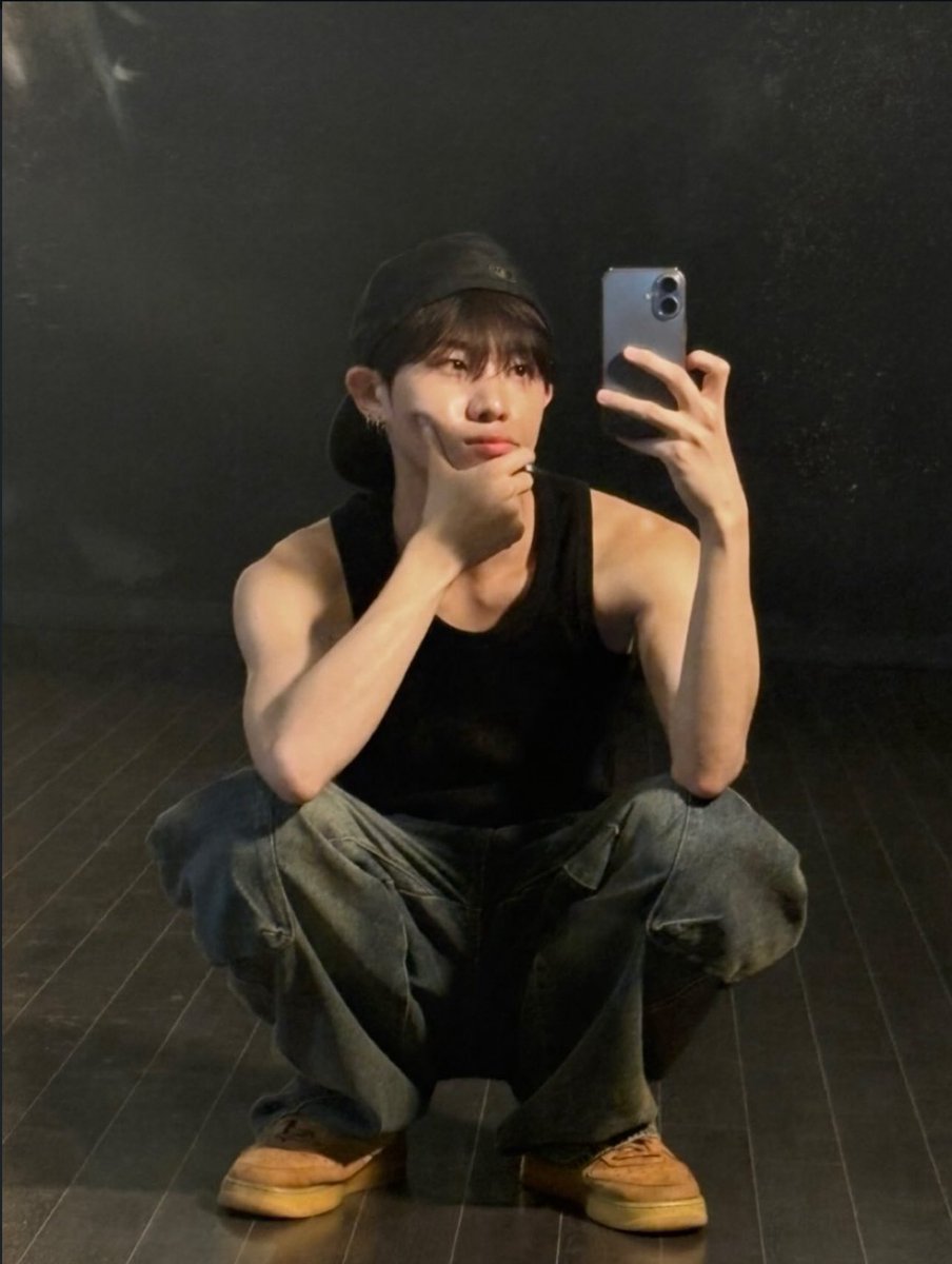 nkzpopbase's tweet photo. Jo Minjae stuns in recent mirror selcas! 

(more photos in thread) https://t.co/PFZvqufAlj