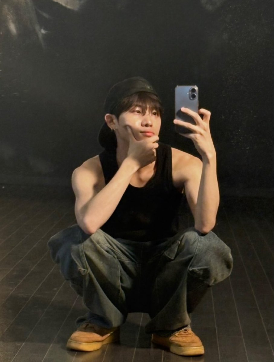 nkzpopbase's tweet photo. Jo Minjae stuns in recent mirror selcas! 

(more photos in thread) https://t.co/PFZvqufAlj