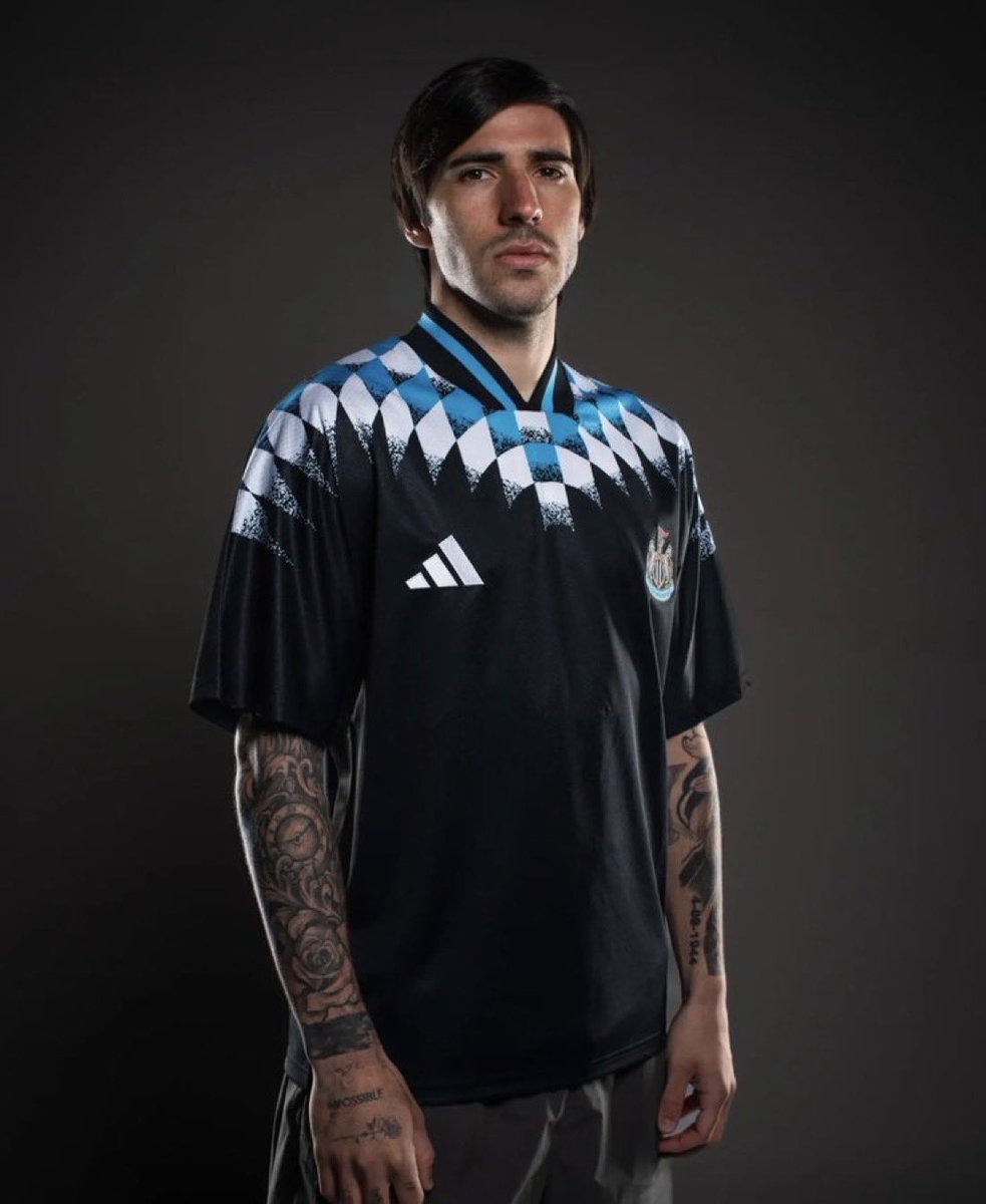 nufc1i's tweet photo. يخربيت الفخامه يابشر 🥶!!!!!!!!!
مستحيل ما اشتريه https://t.co/Yso7czZnVZ