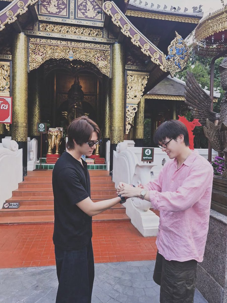 bimzpie's tweet photo. เนื้อเพลงฟ้าสั่งคือมาจากสกายนานิจริงๆเลยอะ

ผูกกันไว้ด้วยโชคชะตาเหมือน “ฟ้า” สั่ง ไม่มีทางที่จะหลีกหนี ขีดเอาไว้ให้มีแค่เราที่เข้าใจ เพราะอะไรคงไม่สำคัญ เท่ากับการที่เราได้เจอ การที่เธอมีฉัน ไม่มีวันจากกันไปไหน 

ฮือออ ผูกด้ายแดงให้กันตลอดไปเลยน้า มีน้ำตา 🥺🤍

#SkyNani #สกายนานิ https://t.co/OOalTLfZaC