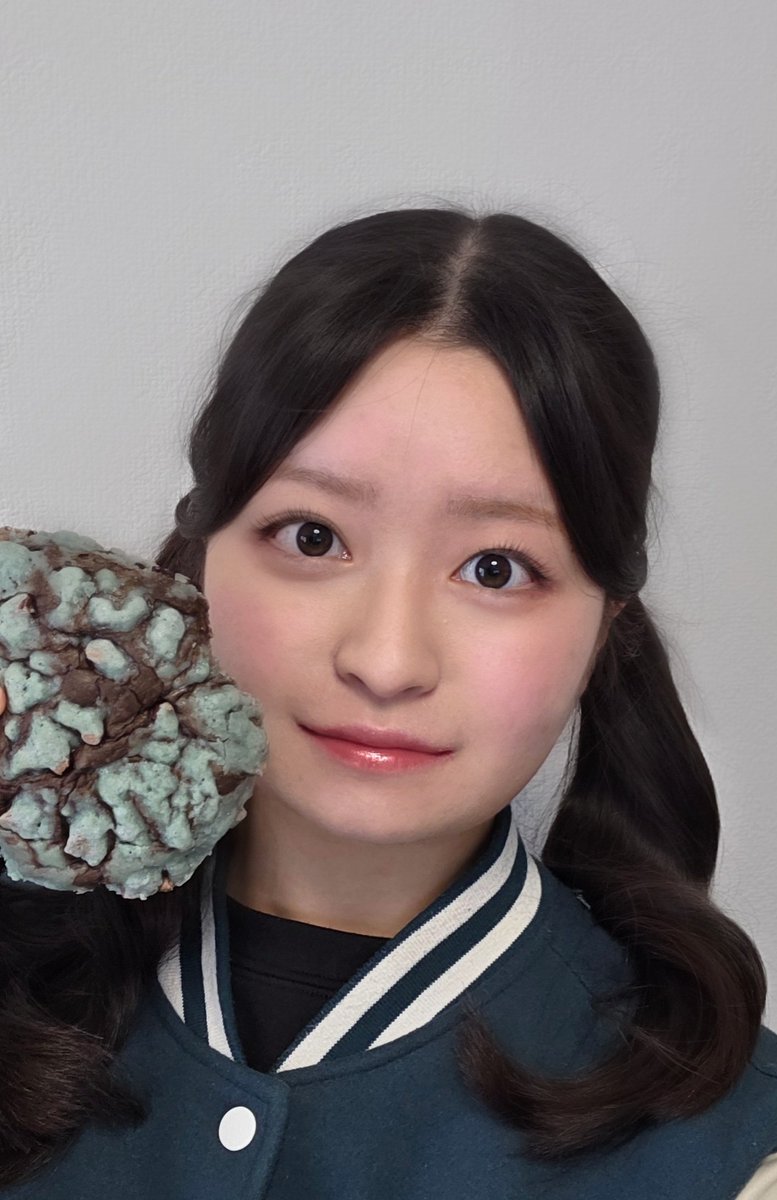 marin__hd's tweet photo. 大学の購買でチョコミントメロンパンを見つけて歓喜するチョコミン党の私✨️ https://t.co/tAoA8nTSJn