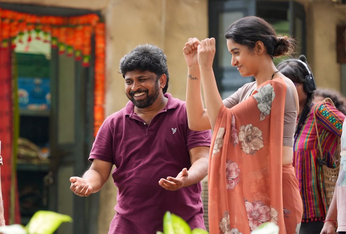 MythriOfficial's tweet photo. From the sets of #Irumudi ❤️

#IRUMUDI in cinemas from 𝗔𝘂𝗴𝘂𝘀𝘁 𝟮𝟭𝘀𝘁, 𝟮𝟬𝟮𝟲 ❤‍🔥

#IRUMUDI / #IRUMUDIKATTU

Starring MASS MAHARAJA @RaviTeja_offl

A @ShivaNirvana film 🎬

A @gvprakash musical 🎺🎼

@priya_Bshankar @MythriOfficial @saikumaractor #BabyNakshathra #VishnuSharma @sahisuresh @PrawinPudi @srinu10477 #BhushanKumar #KrishanKumar @ShivChanana @neerajkalyan_24  @TSeries @tseriessouth @UrsVamsiShekar @SureshChandraa @DoneChannel1