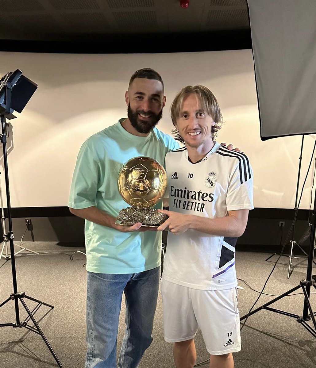 MadridXtra's tweet photo. Ballon D’Or duo. 🤍⭐️ https://t.co/WVcQDXJlvf