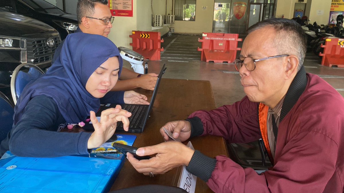 Humastrobkskota's tweet photo. Polres Metro Bekasi Kota menggelar kegiatan Bakti Kesehatan (Baktikes) berupa cek kesehatan gratis di halaman Mapolres pada Selasa, 9 Juni 2026. Kegiatan yang dimulai pukul 08.00 WIB ini dihadiri oleh anggota polres dan masyarakat sekitar https://t.co/MFBuAcbi2h