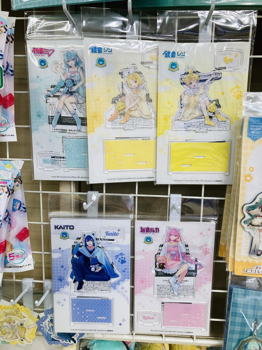 animatefuse's tweet photo. 『初音ミクシリーズ』
withCAT
🔹アイマスク付きぬいぐるみキーホルダー　各種
🔹クリアシートコレクション
🔹キャラバッジコレクション
🔹アクリルスタンド　各種
🔹クリアファイル
本日入荷致しましたフセ🌟
#初音ミク https://t.co/b2rkJrqdP6