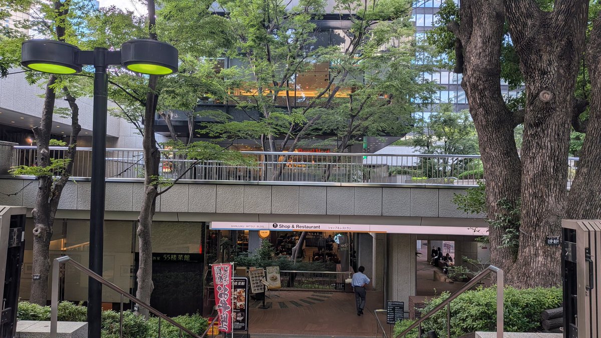 shinya05's tweet photo. 西新宿
大学の時ここから夜行バスでスキー行ったなあ 休憩したSizzlerまだあったよ https://t.co/rKA09hWaqq