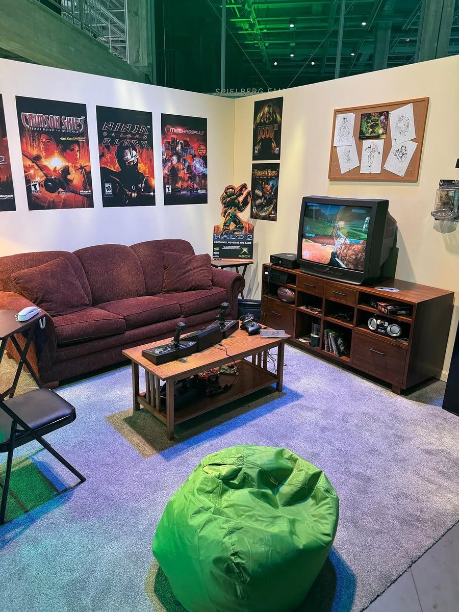 nostalgiaa's tweet photo. Xbox had an “Xbox Eras” space at Xbox Fanfest this year for every generation of console. https://t.co/DaJJRMNJ0m