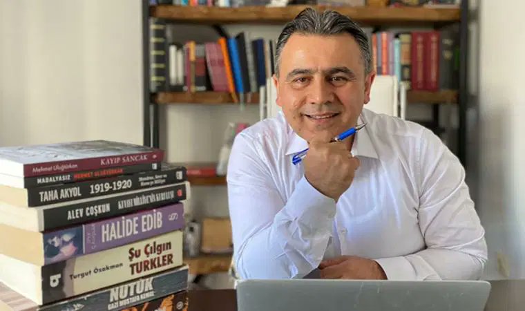 GuzelAdana01's tweet photo. Ekonomi yazarı mehmet Mehmet Uluğtürkan isyan etti: “Yeni havalimanını Dalaman’a tatile gidelim diye mi yaptık?” 

Mehmet Uluğtürkan:

"Çukurova Uluslararası Havalimanı’nı açtık. Sandık ki, Silifke’de sabah toplanan çilek akşam Paris’te sofraya inecek. Sandık ki, süs bitkilerimiz Amsterdam’a gidecek. Narenciyemiz Dubai’de yenecek. Hastanelerimize Bağdat’tan hasta gelecek. Sanayicimiz Bükreş’ten, Münih’ten, Londra’dan müşteri ağırlayacak. Olmadı. 

İki yıl önce Şakirpaşa Havalimanı'nda hangi uçuşlar varsa bugün üç aşağı beş yukarı Çukurova Havalimanı’nda da onlar var.

O zaman sormak gerekmez mi;
Neden bu kadar büyük yatırım yaptık?

Neden dönümlerce verimli tarım arazisini pistlere, yollara, bağlantı hatlarına ayırdık?

Neden Cumhuriyet tarihinde ilk kez bir şehrin var olan havalimanı işlevsiz hale getirdik? 

#çukurovahavaalanı #dhmi #ulaştırmabakanlığı #uraloğlu #şakirpaşahavalimanı #adanahavalimanıkapatılmasın