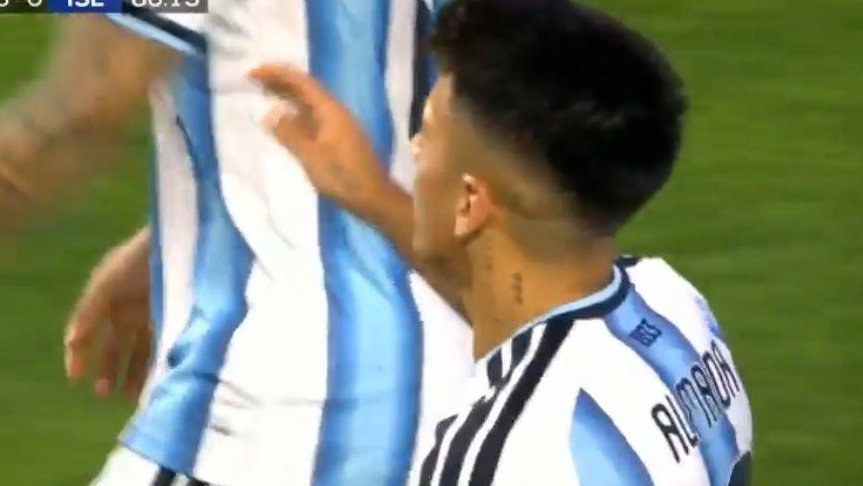 iAmRa27's tweet photo. 3-0 Argentina.

THIAGO ALMADA MAKES IT 3 VS. ICELAND, MESSI WITH THE PRE-ASSIST!!!!!!!!!!!!!!! 3 GOALS, CLEAN SHEET, ARGENTINA HAVE ACTIVATED THE WORLD CUP MODE!!!!!!🔥🔥🔥
#ARGvsICE https://t.co/uv2X5CydPI