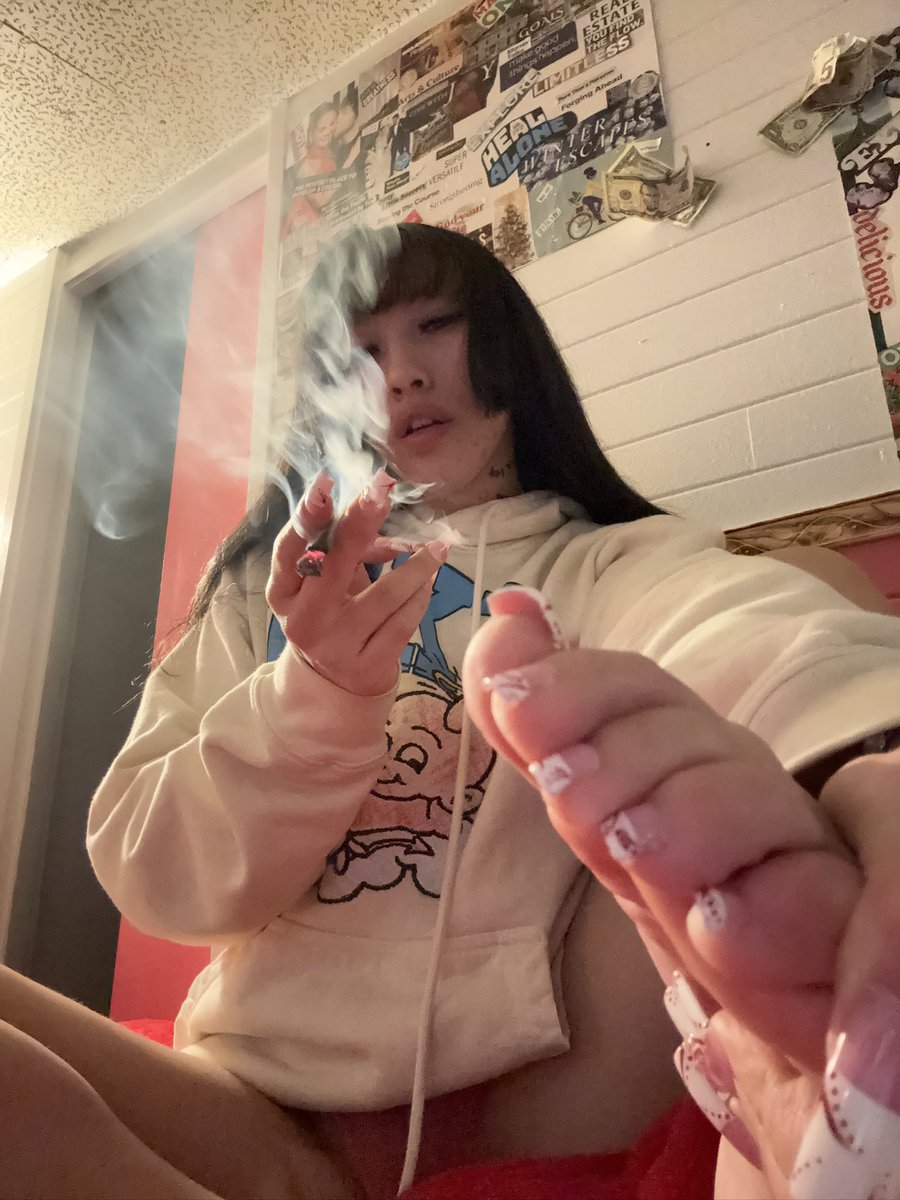 aloeloves222x2's tweet photo. Hi ☺️💦💋 comment your favorite color pedicure 🦶🏽 https://t.co/NVK3edDkcv
