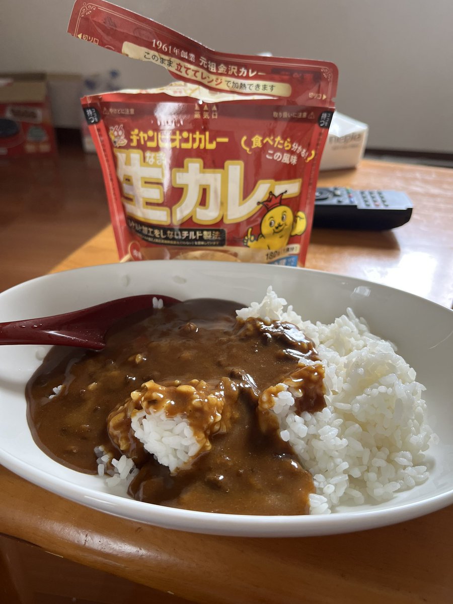 t37112's tweet photo. 今日のニート飯は
小浜のコンビニで見つけたチャンピオンカレー🍛
やっぱりうますぎる！！！ https://t.co/1FZ6BVUCjE