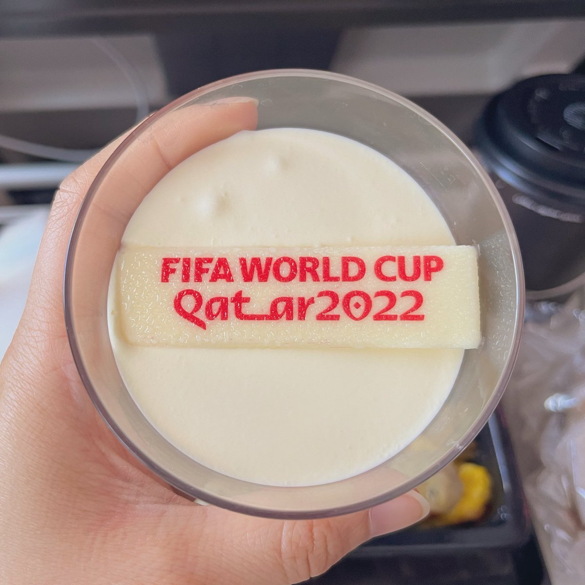 _yukitrip_'s tweet photo. 明日からW杯始まるけど、前回カタールであった時にカタール航空乗ったら、機内食のデザートがW杯仕様で嬉しかった記憶⚽️

ちなみにカタール航空のデザートはめちゃ旨です。 https://t.co/UGVctCj1oh