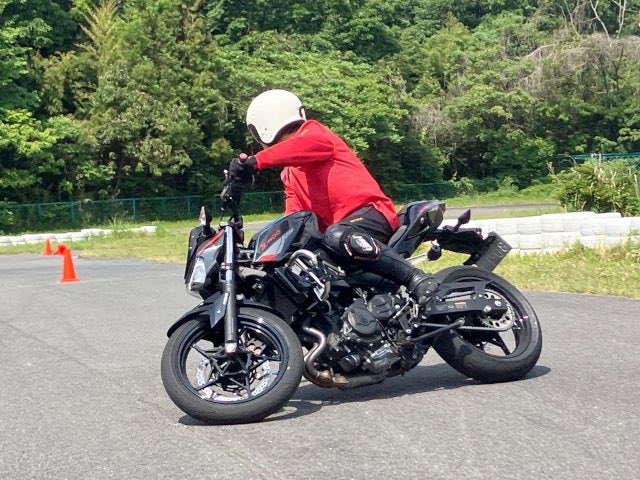 stingray_400's tweet photo. 『きそれん！』はご自身で課題を考えて取り組むスタイルの練習会となっております☺️

・・・が、そんな小難しいことは考えずに、スラロームコースを走り込んだり、8の字をグルグル回ったり、公道ではできないような走りをするだけでも充分楽しいですよー！😆👍🌈
https://t.co/X9ZKE558zX… https://t.co/BIEp1eaSxq