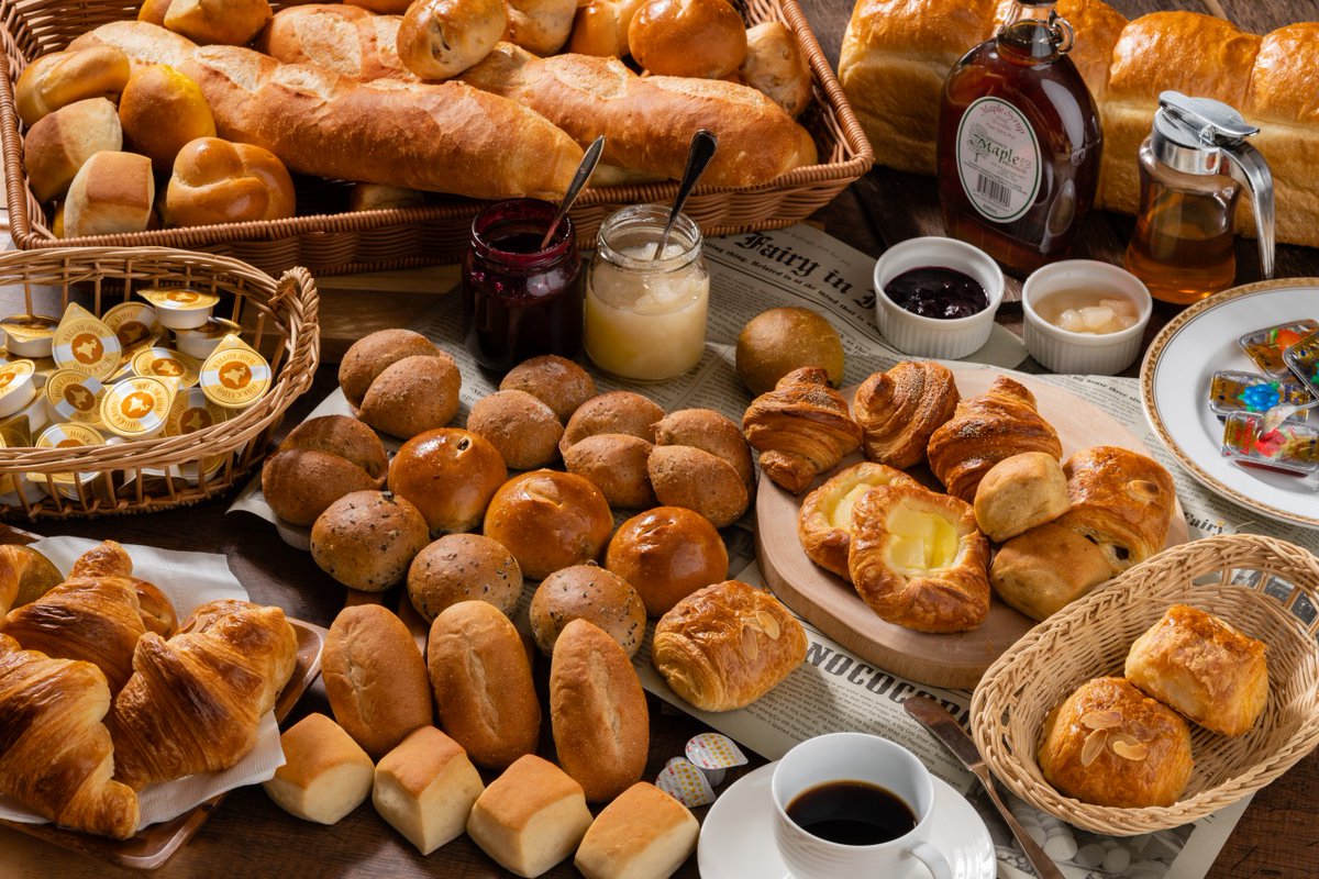 HONiigata's tweet photo. ホテルの朝食ってワクワクしますよね？
え？ごはんにしようか？パンにしようか悩むって！？

どちらも楽しめるのがホテルオークラ新潟の朝食ブッフェです🍚 https://t.co/S02qvTS6tY