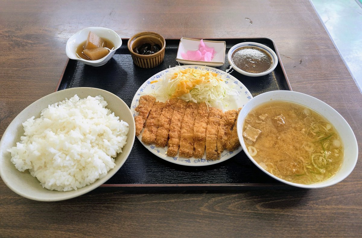 gon_w's tweet photo. 関ヶ原町の天下茶屋で、とんかつ定食をご飯、 味噌汁大にして¥1200。
美味しい。 https://t.co/ijCsKIL3e5