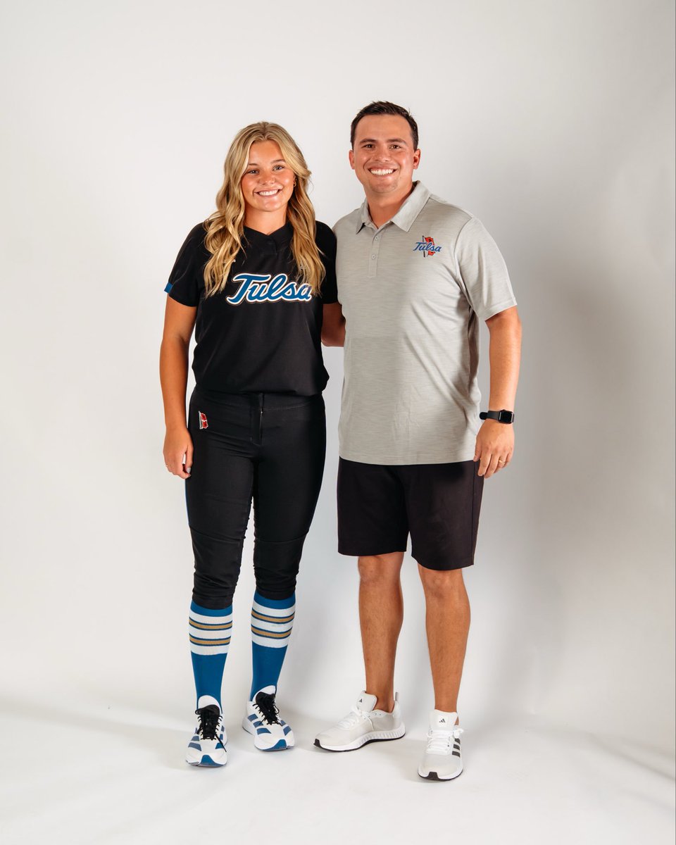 chesneydavis18's tweet photo. I COULD NOT BE HAPPIER!!! Thank you Jesus for this program and this opportunity! REIGN 'CANE❤️💙 @TulsaSoftball @djgasso @amber_fiser @RyanWondrasek https://t.co/3QXhuoC0E6