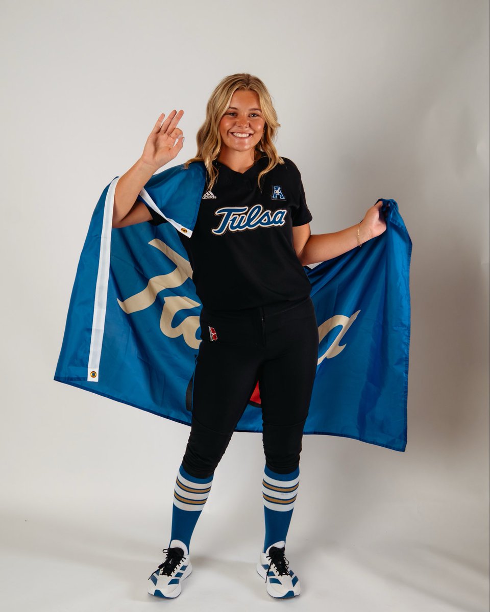 chesneydavis18's tweet photo. I COULD NOT BE HAPPIER!!! Thank you Jesus for this program and this opportunity! REIGN 'CANE❤️💙 @TulsaSoftball @djgasso @amber_fiser @RyanWondrasek https://t.co/3QXhuoC0E6