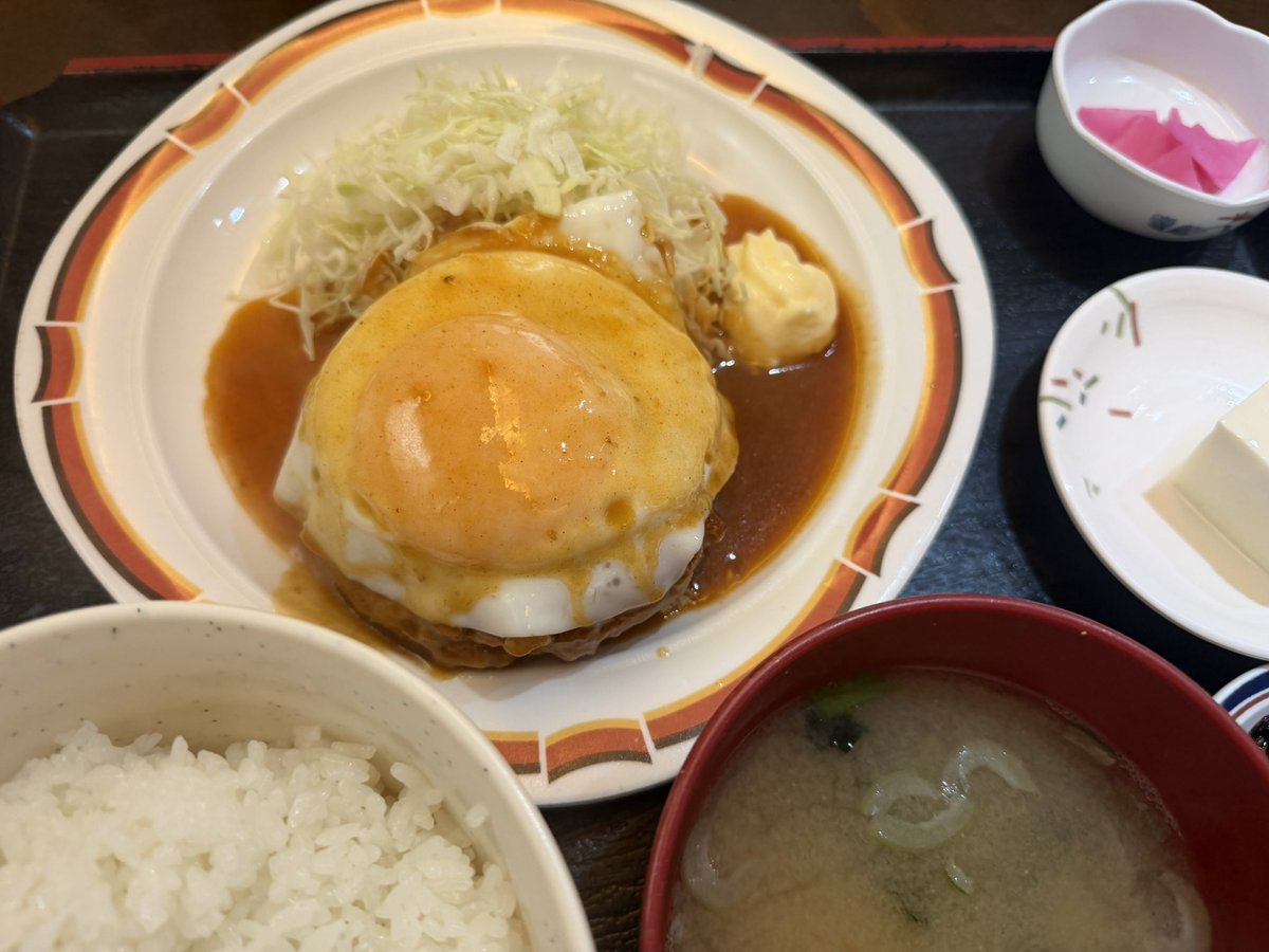 HitoshiYamada2's tweet photo. 本日のランチはハンバーグ定食 https://t.co/GYnYfCoArY