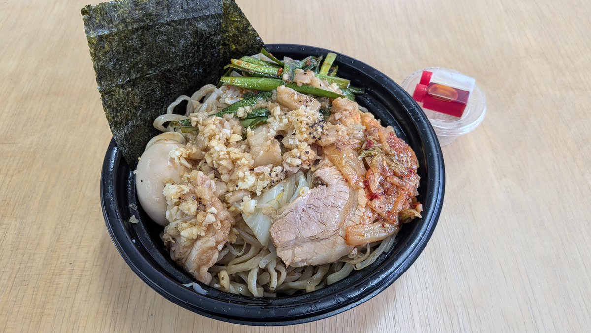 _krym31's tweet photo. 仕事本当にイライラして職場にウーバーしてデブラ食べるキチガイになってる https://t.co/LIRCgWwub4