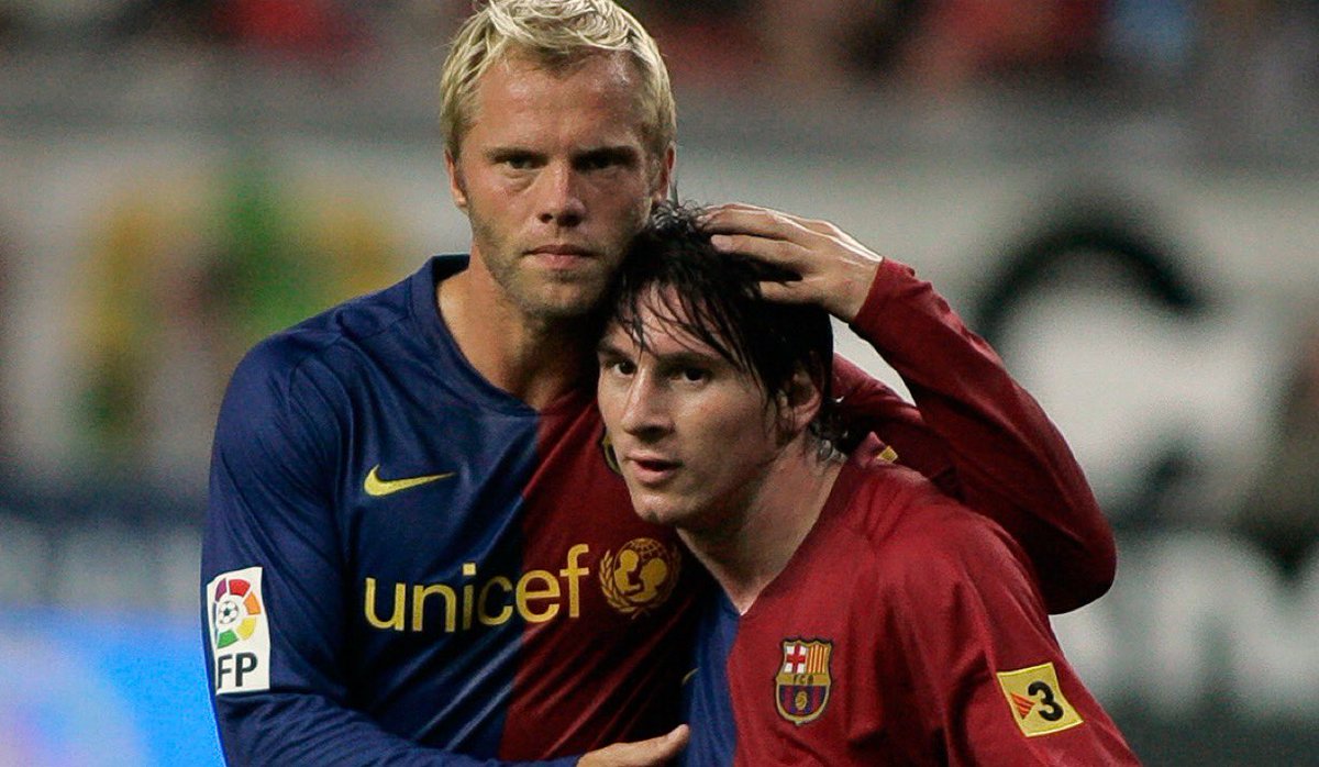 CrewsMat10's tweet photo. “Hello, you played with your dad!”

Eidur Gudjohnsen’s son walked up to Lionel Messi after the match and introduced himself.

Gudjohnsen was one of Messi’s teammates at Barcelona.

Time flies. Generations change. Yet Messi is still here, longevity🥹❤️🐐 https://t.co/kz7MKk27Bs