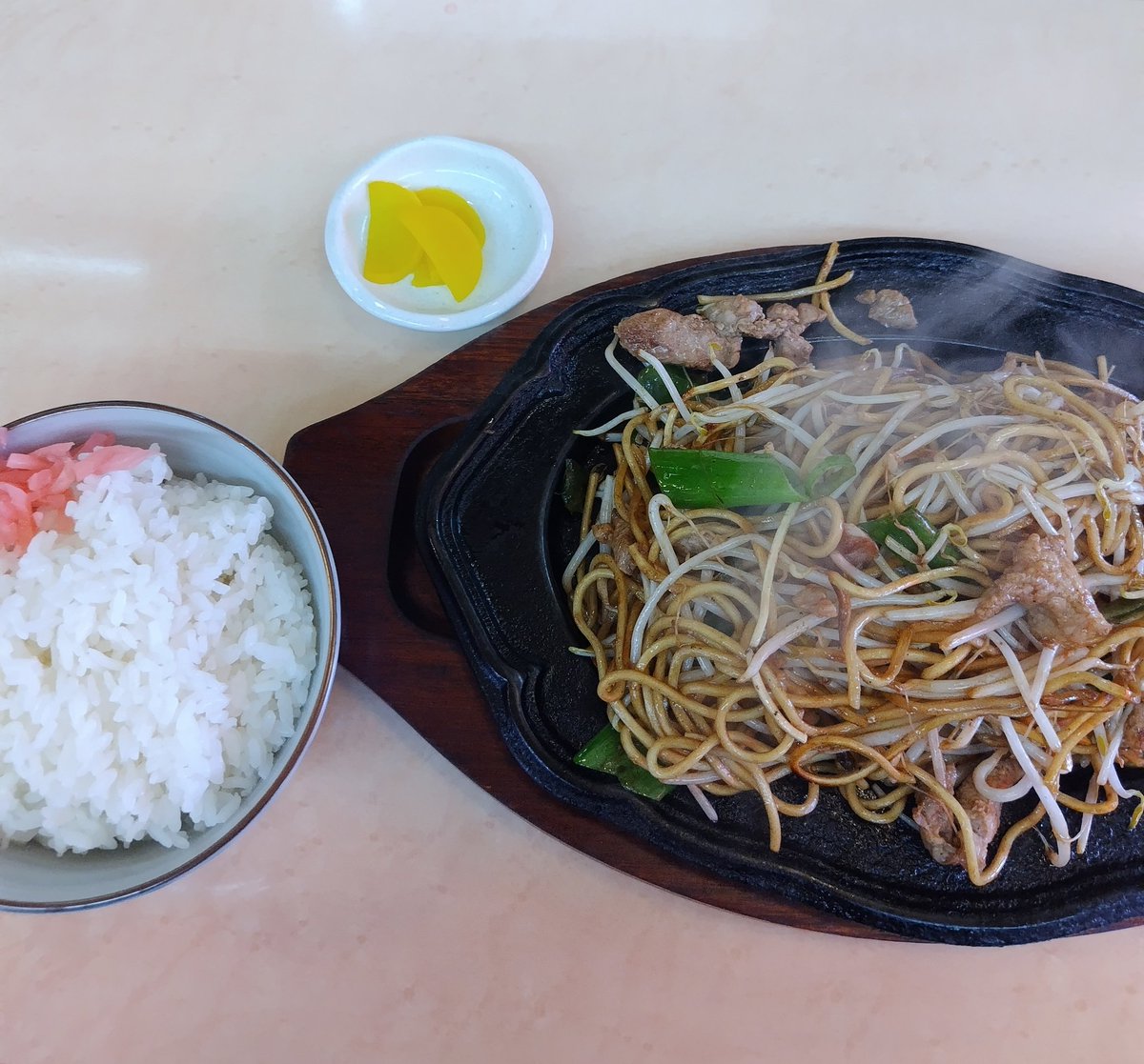 CB400sBf's tweet photo. お昼になりました🍚

焼きそば😋ご馳走様

今日は快晴☀

ﾎﾞﾁﾎﾞﾁと…💰️ https://t.co/Hfa9dOO4q4