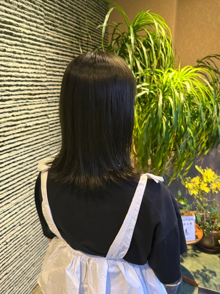 affetto_info's tweet photo. ただ暗くするだけの色の落ち着かせ方はもったいないので、やわらかく透けるように調節しました！

カラーはお客さまの好みやお仕事などに合わせて良い塩梅を狙っています！

梅雨にそなえましょう！

affetto 永井

#透明感カラー #暗髪 https://t.co/xzPQS0oT5b