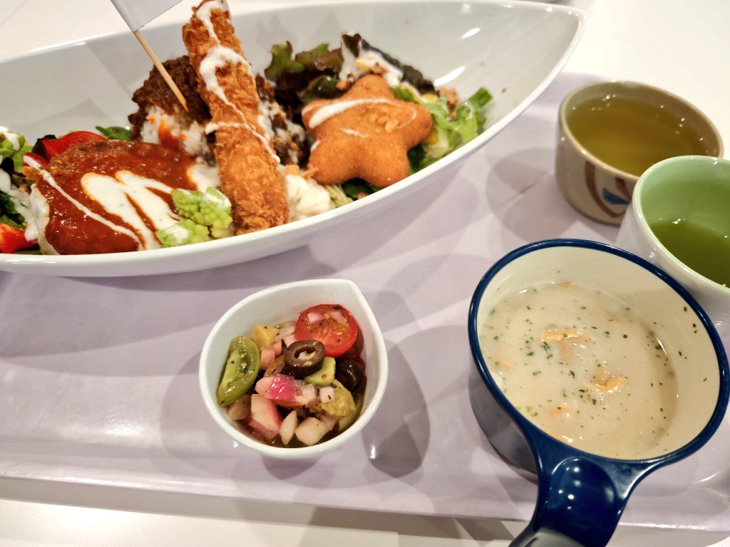 buminstella's tweet photo. 区役所の食堂のランチめっちゃおいしい https://t.co/aBujQiCq2F