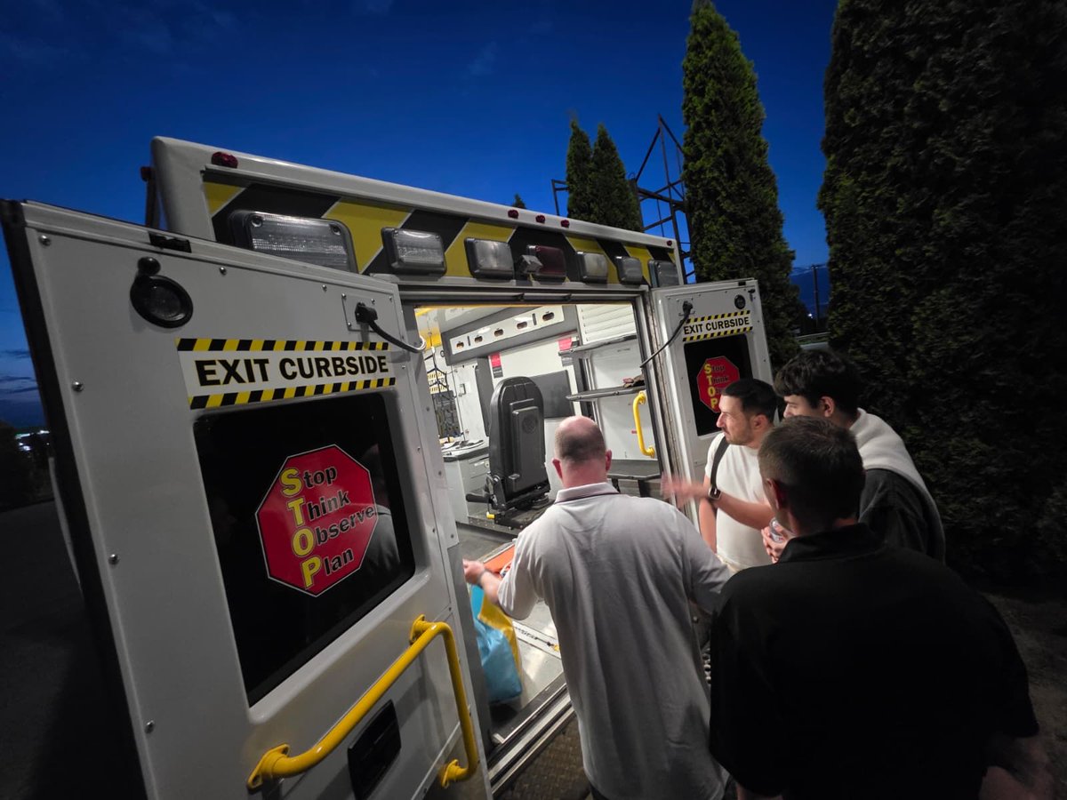 AmbulancesU's tweet photo. Before we continued toward #odesa we handed off our first ambulance to Ukrainian volunteers. After servicing the vehicle they will deliver the yellow @Ford Box style ambulance to medics working near Zaporizhzhia. #ukraineiswinning #standwithukraine 
#RussianUkraineWar https://t.co/Yfu4bwRXjW