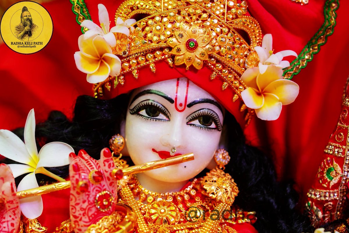 RadhaKeliPath's tweet photo. श्री राधा रानी और श्याम सुंदर की यह मंद मुस्कान आपके पूरे दिन की हर चिंता और थकावट को दूर कर देगी। जय श्री राधे! 🥺❤️ https://t.co/eiFRt9PDsX